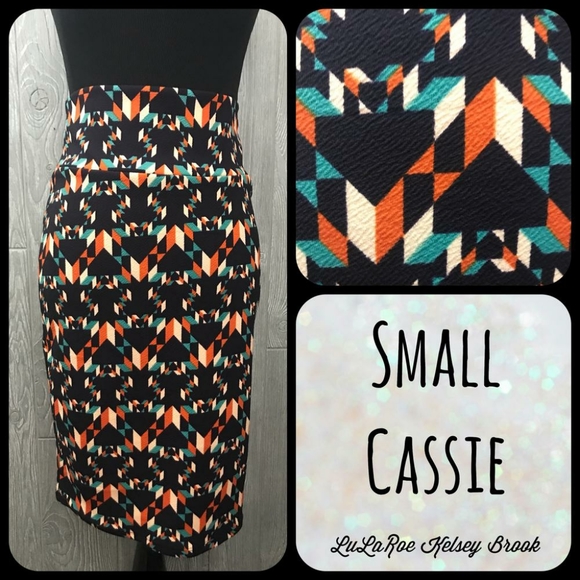 Lularoe Small Cassie - Picture 1 of 1